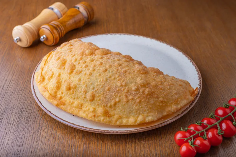 Заказать Чебурек с мясом и сыромс доставкой |Тренди