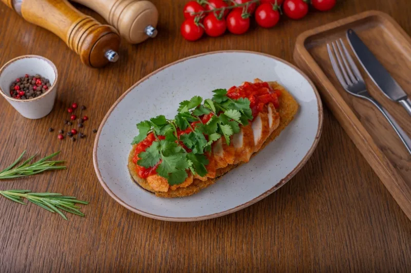 Заказать Куриная грудка с хрустящим баклажаном и соусом лечос доставкой |Тренди Заказать Куриная грудка с хрустящим баклажаном и соусом лечос доставкой |Тренди