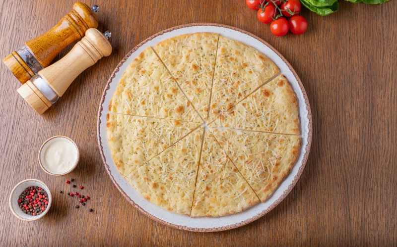 Заказать Фокачча с чесноком и сыромс доставкой |Тренди