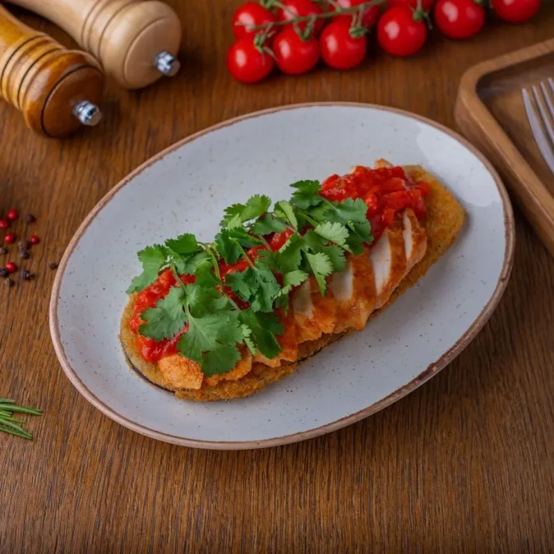 Куриная грудка с хрустящим баклажаном и соусом лечо в Тренди Заказать Куриная грудка с хрустящим баклажаном и соусом лечо с доставкой | Тренди